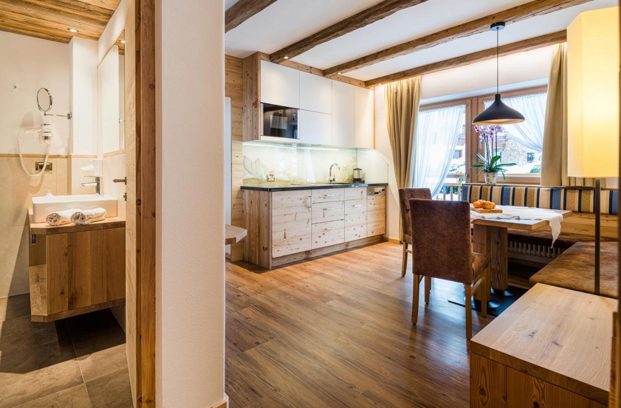 Apartments Aghel ***S セルヴァ・ディ・ヴァル・ガルデーナ エクステリア 写真