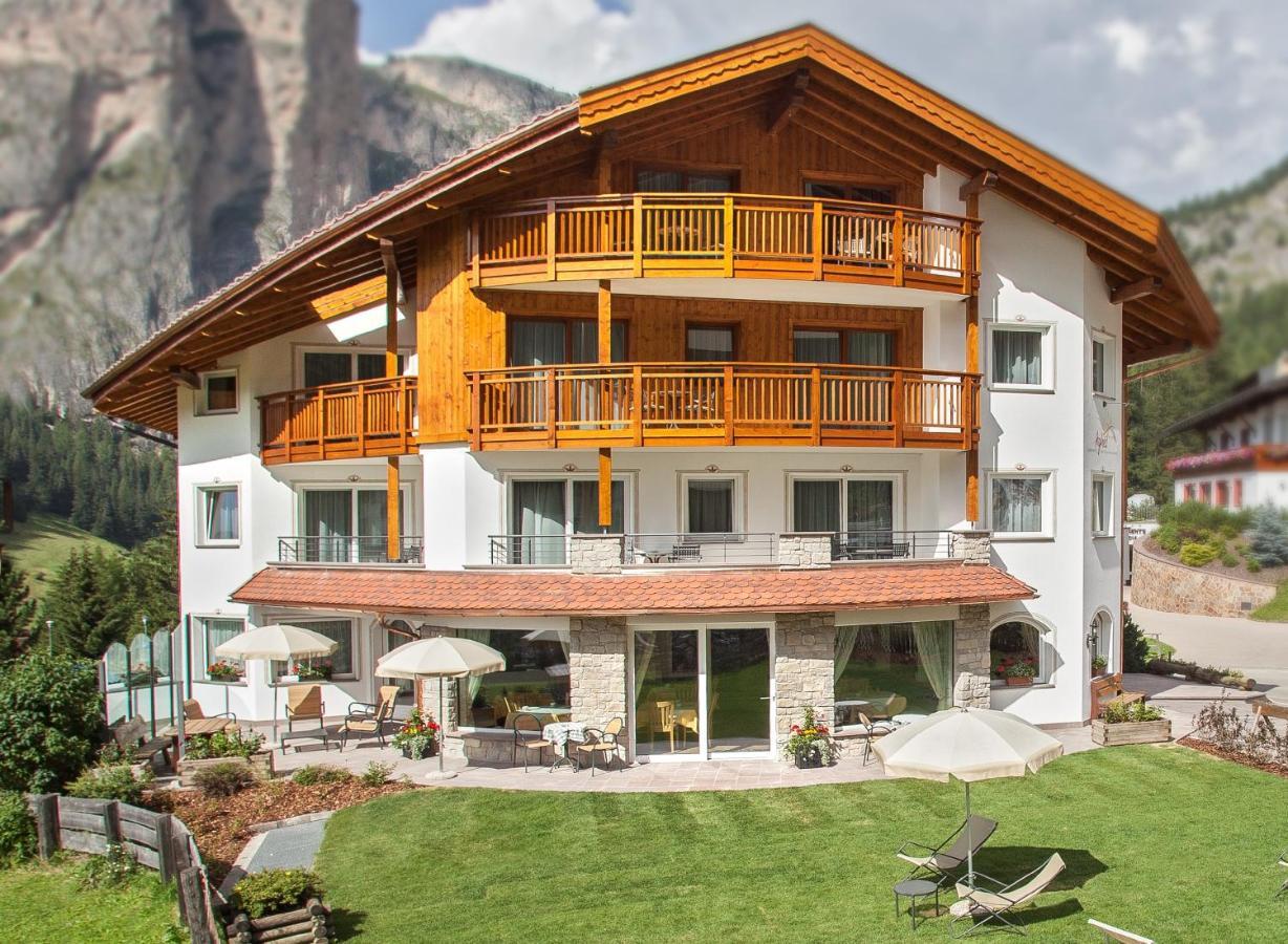 Apartments Aghel ***S セルヴァ・ディ・ヴァル・ガルデーナ エクステリア 写真